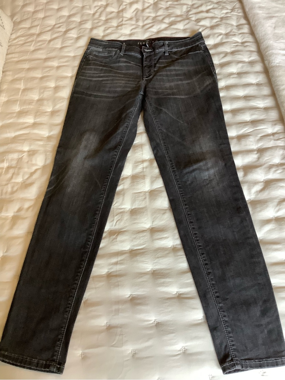 White House Black Market Women's Skinny Jeans in Washed Black